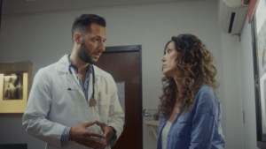 SERIE_LPA_MULE (3) medico hablando con una paciente