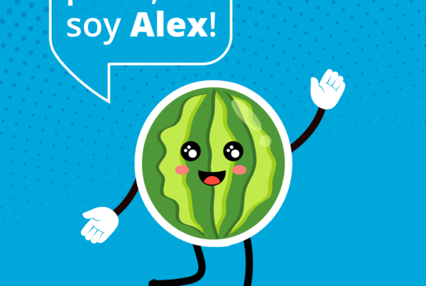 Una sandia humanizada saludando Texto: Hola soy Alex